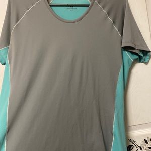Patagonia tee , gray and teal color in great condition
